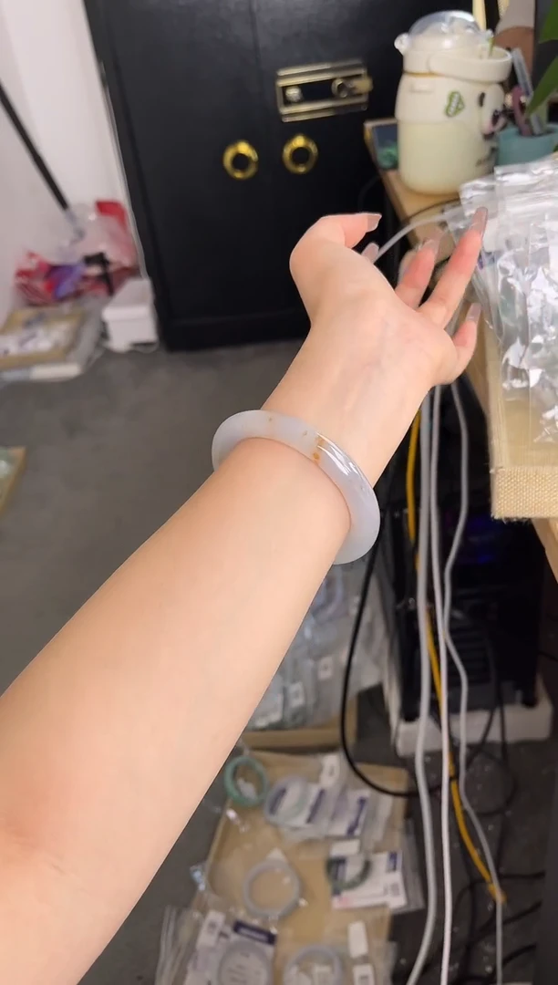 翡翠手镯未镶嵌手镯