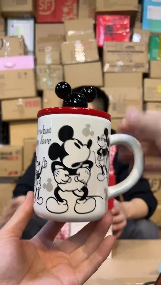 【闪购商品】杯原盒米奇手稿带盖杯