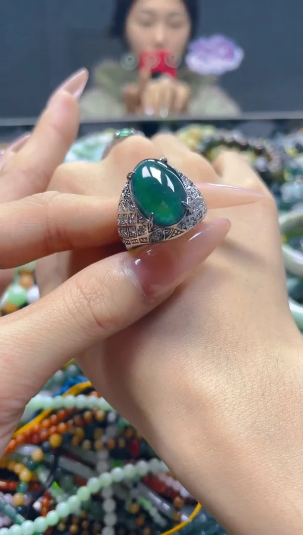 颈饰未镶嵌翡翠/V/翡翠A货，一件也是批发价