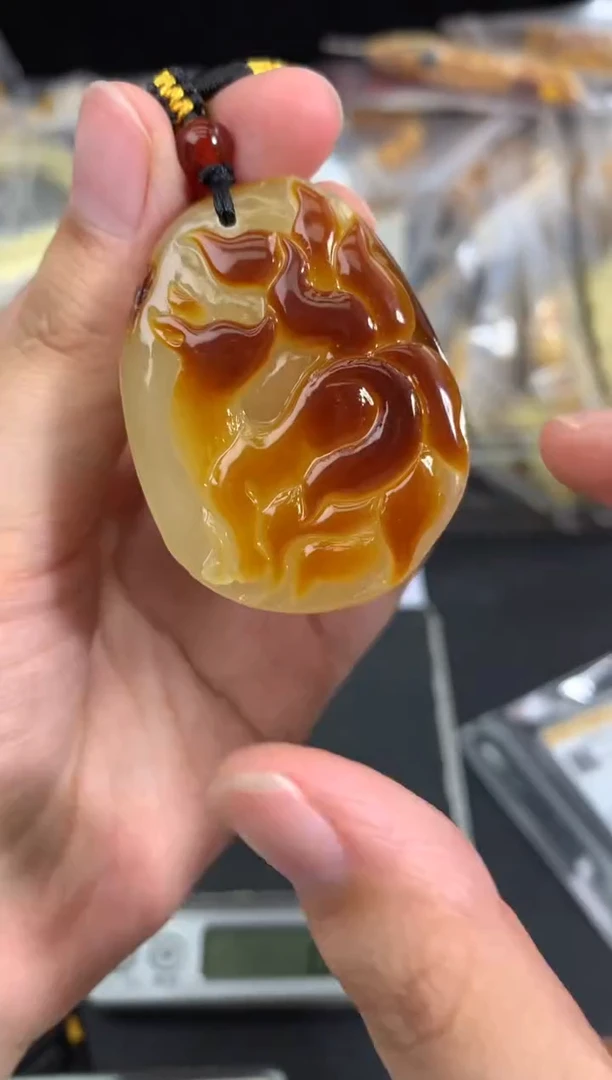 蜜蜡未镶嵌珠宝奇石36