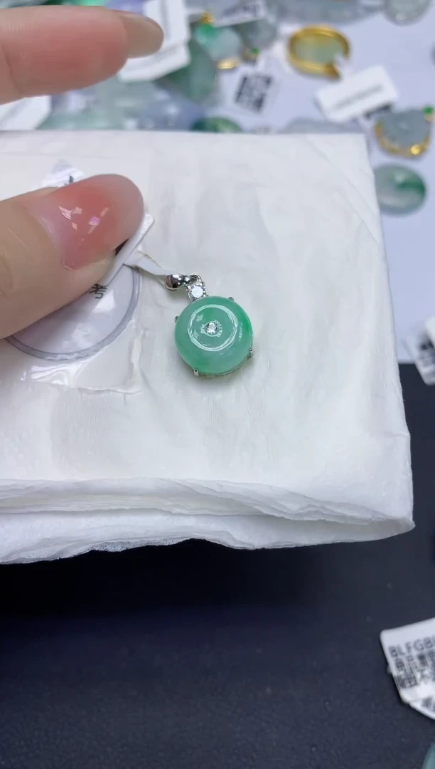 颈饰未镶嵌翡翠天然缅甸翡翠A货百元以上9元证书费自理