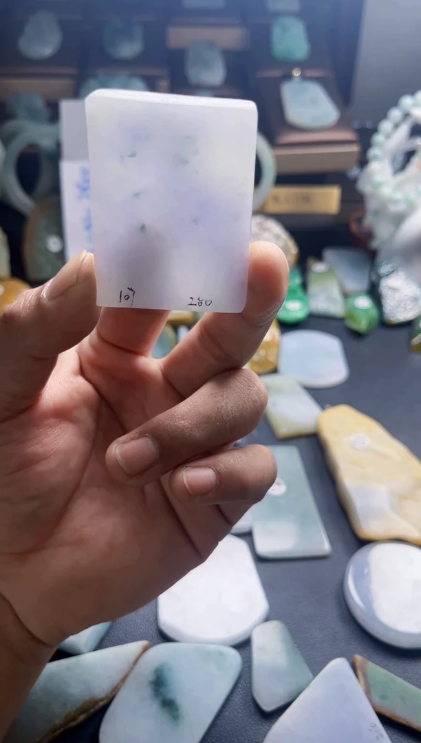 定制翡翠未镶嵌翡翠
