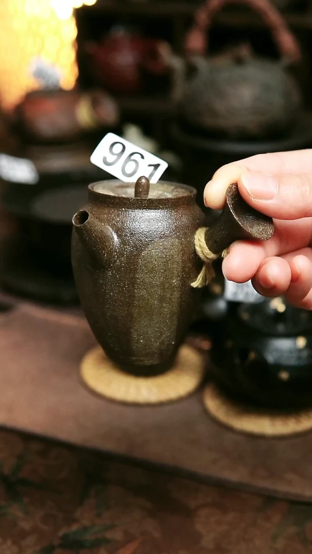961紫砂全手工黄粉引侧把茶壶100毫升左右