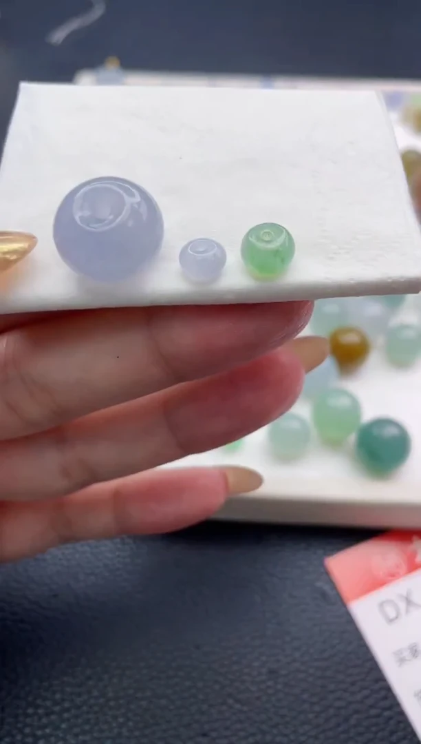 未镶嵌定制翡翠老**货珠子