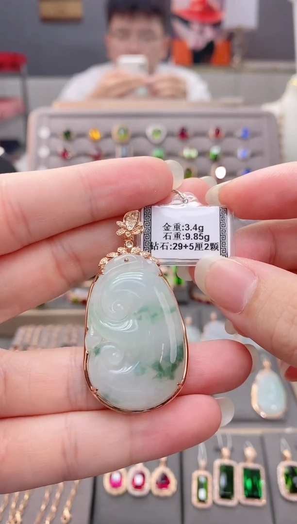 颈饰18K金镶嵌翡翠9.85