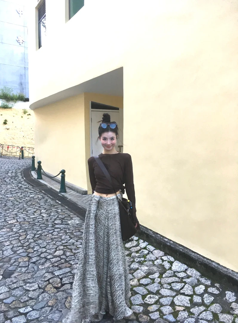 2025入秋新款韩系穿搭高级感咖色长袖上衣搭配半身裙气质两件套女