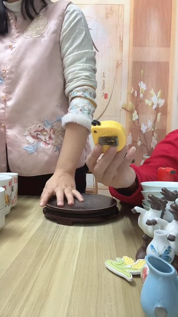 瓷陈***静高足青釉主人杯1个