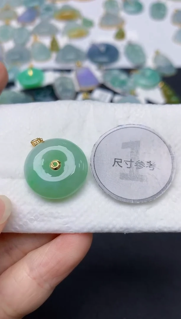 翡翠18K金镶嵌颈饰天然缅甸A货翡翠