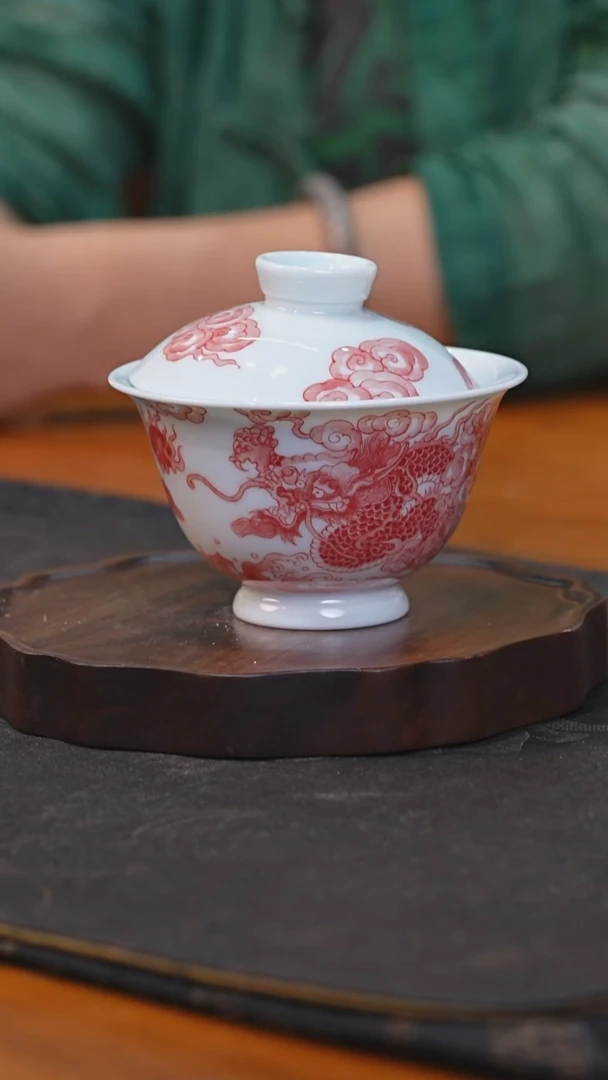 铭墨朗古釉下红红彩龙盖碗