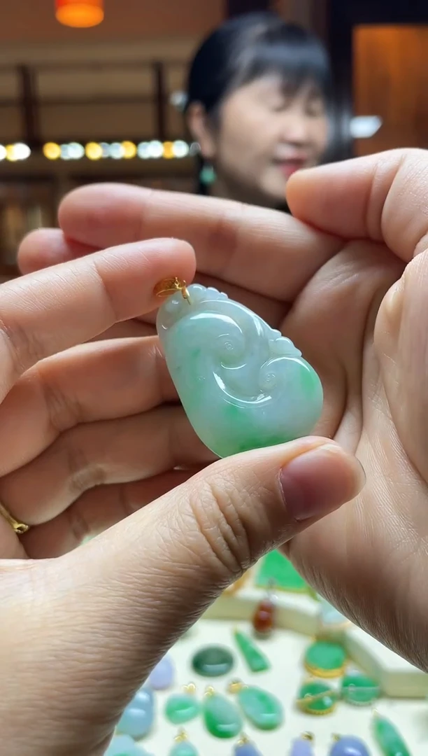 【闪购商品】翡翠颈饰18K金镶嵌如意