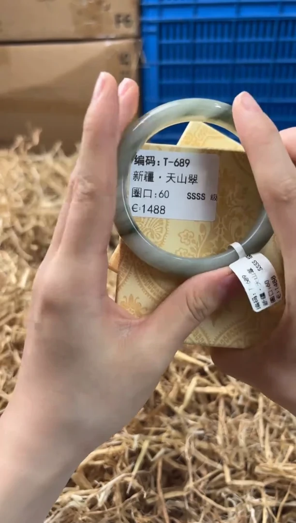 未镶嵌手镯石英质玉T-689