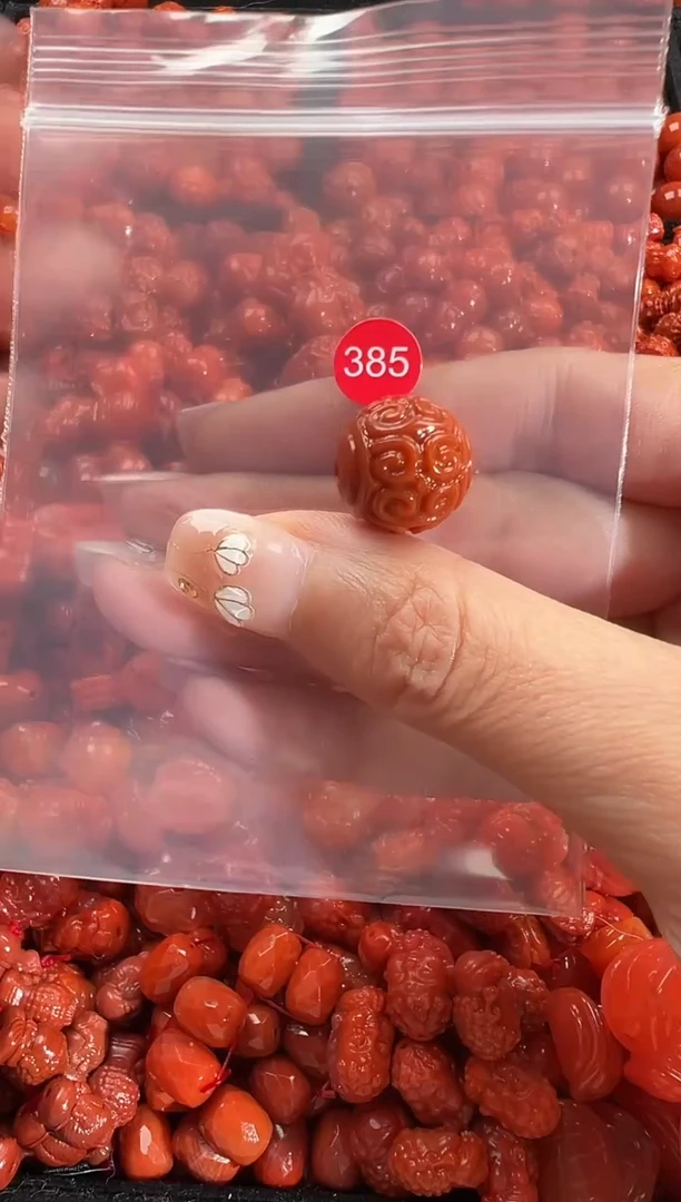 颈饰未镶嵌南红玛瑙1