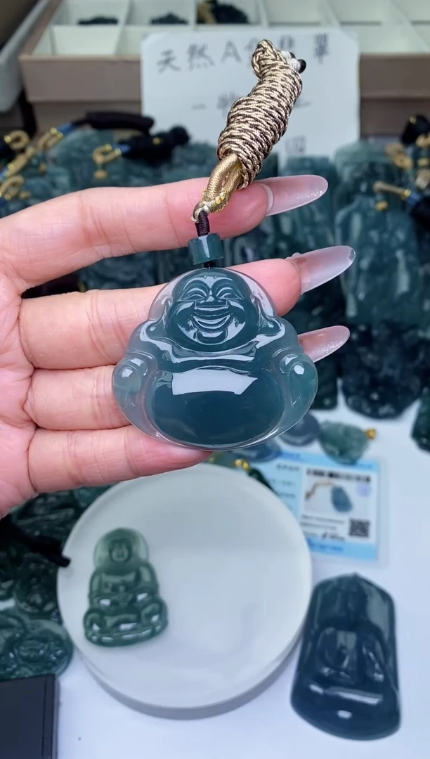 颈饰未镶嵌翡翠