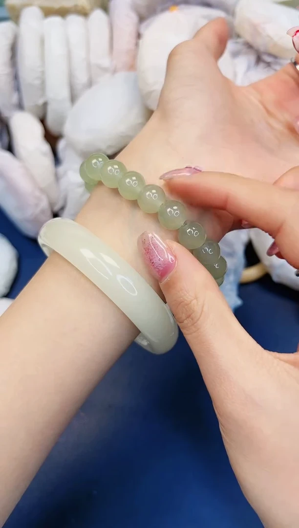 【闪购商品】石英质玉手镯未镶嵌东陵玉手串