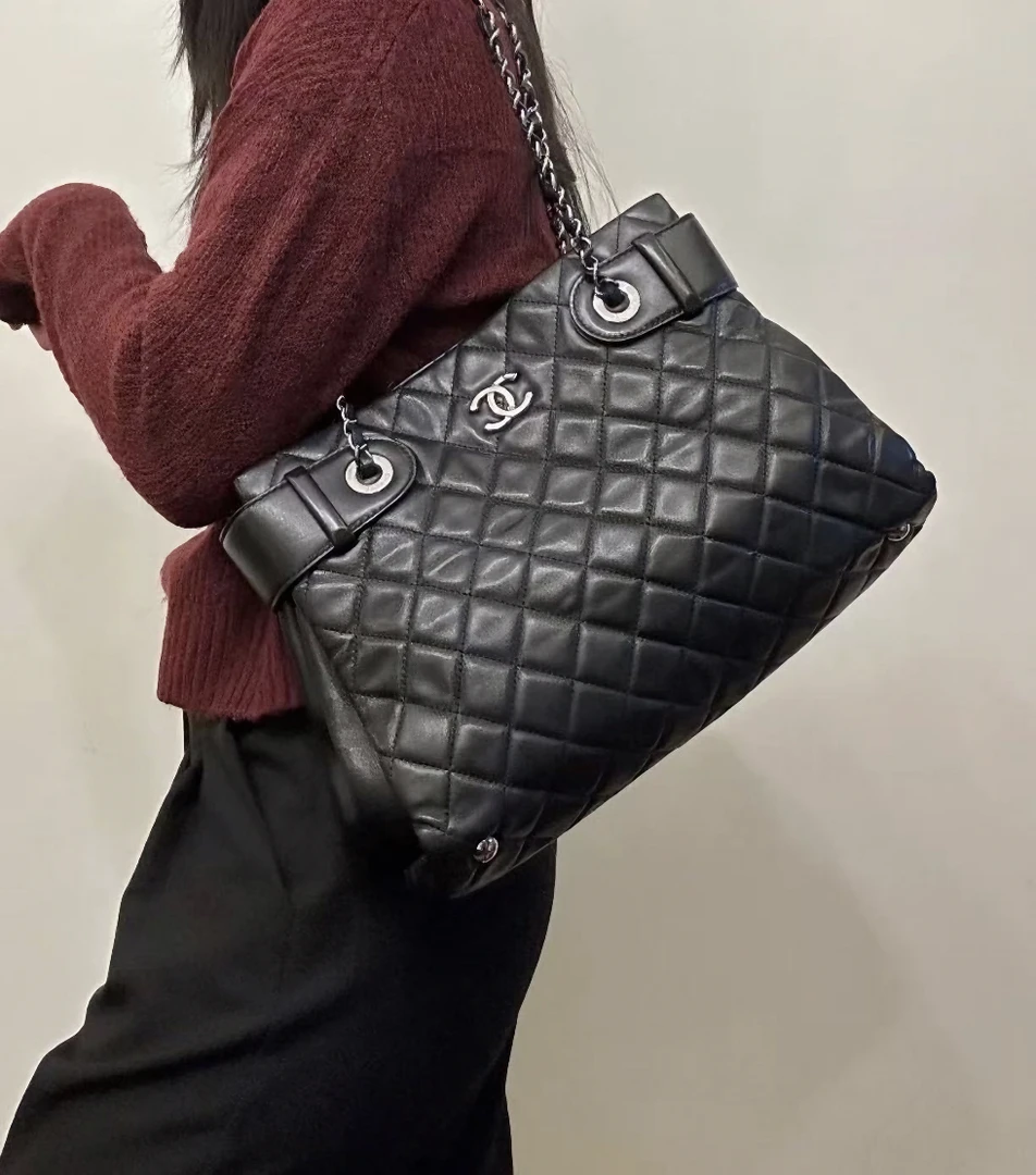 95新 Chanel/香奈儿 黑银菱格单肩托特包 底长39 19开带卡