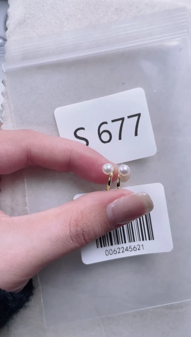 【闪购商品】淡水珍珠耳饰银S925镶嵌S677