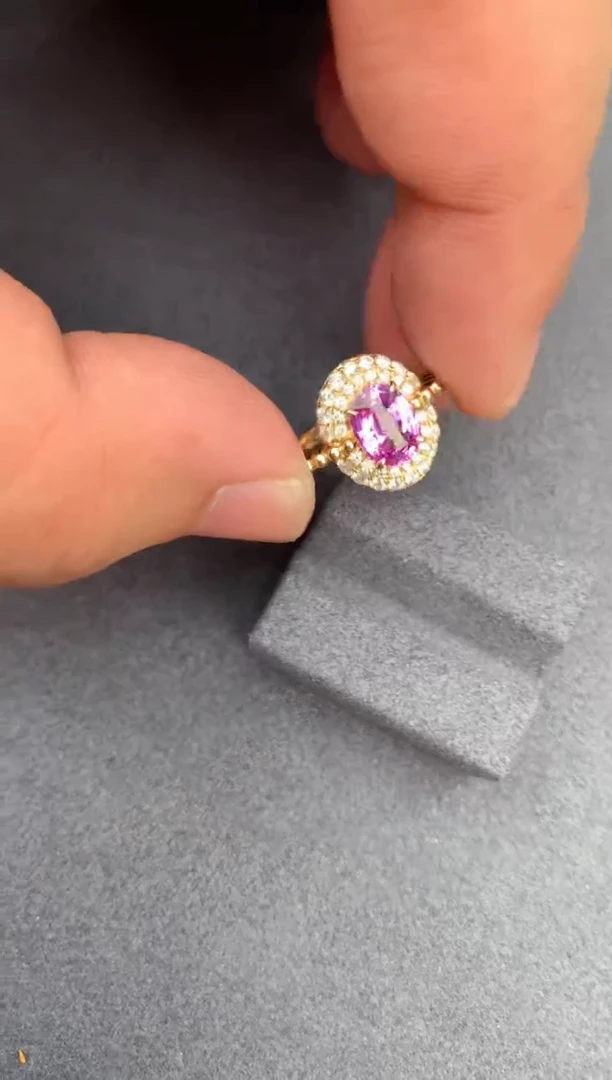 【闪购商品】彩色蓝宝石戒指18K金镶嵌1.5ct无烧粉蓝宝戒指