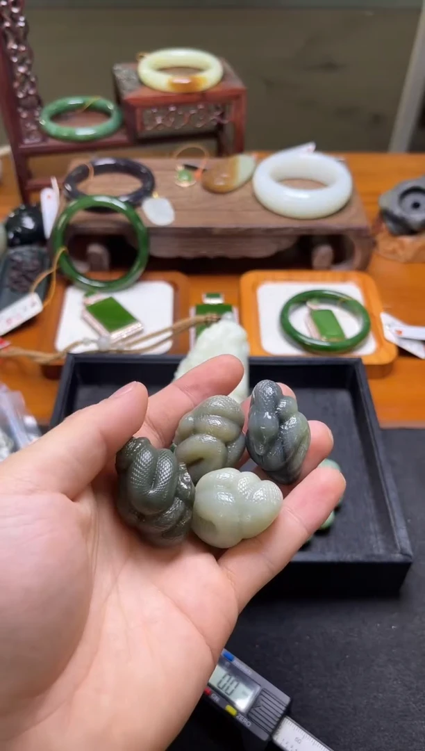 未镶嵌和田玉把件新疆料 蛇 多样性发一