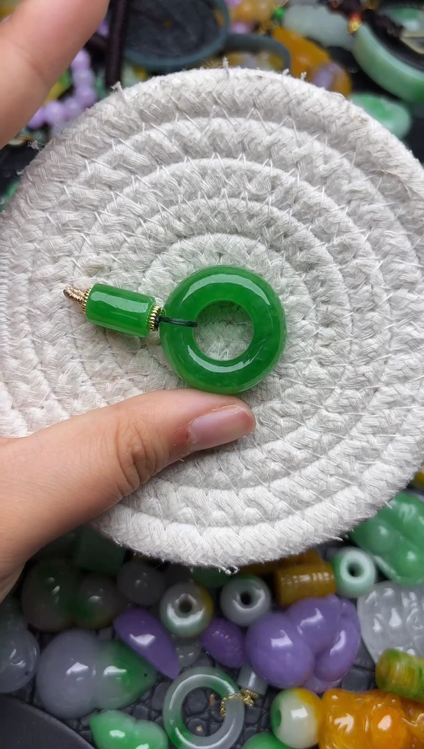 颈饰未镶嵌翡翠缅甸翡翠吊坠