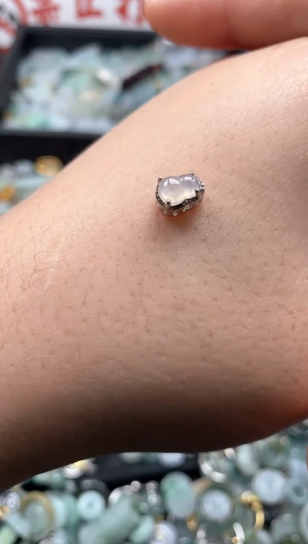 【闪购商品】翡翠颈饰未镶嵌哥哥