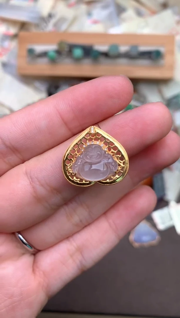 18K金镶嵌挂件翡翠 —