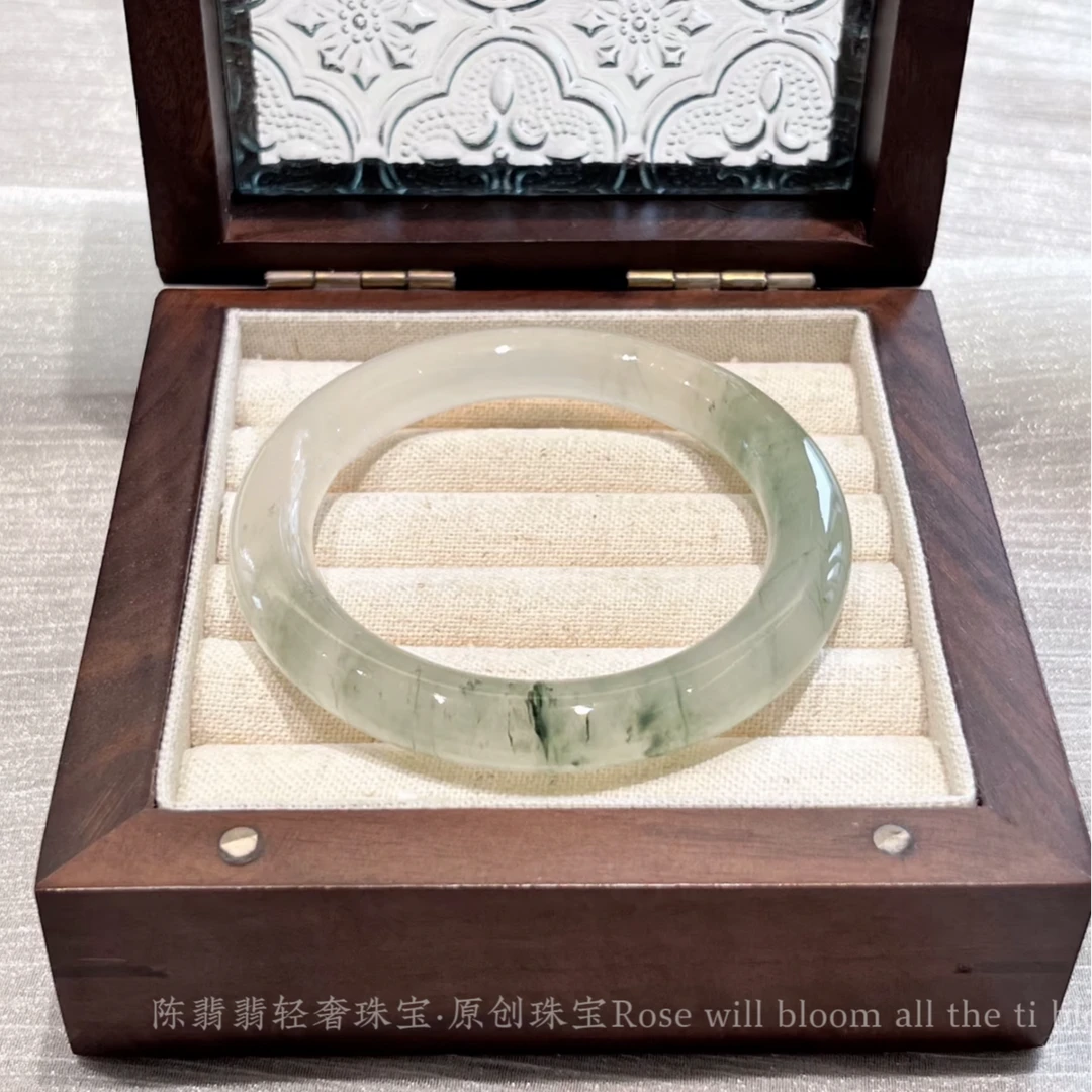 正品天然新疆天山翠手镯雪翠飘花玉镯冰翠女款金丝玉圆条扁镯