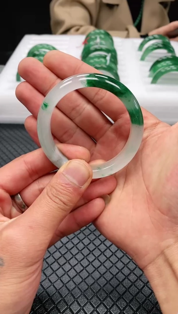 【闪购商品】石英质玉手镯未镶嵌1-冰飘花天然非洲翠-手镯.