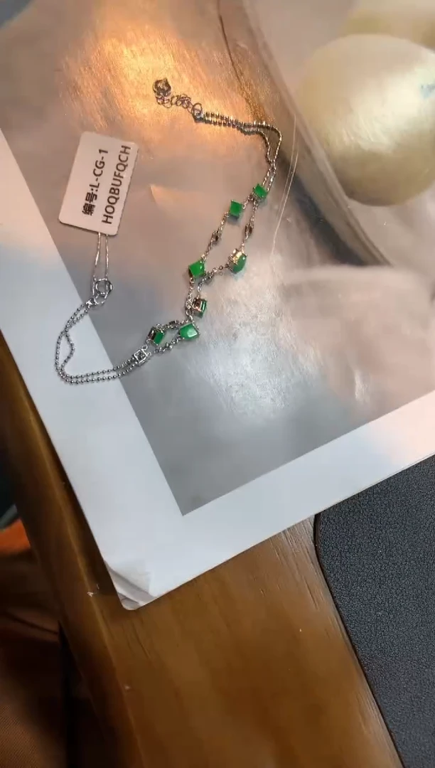 18K金镶嵌手链翡翠手链