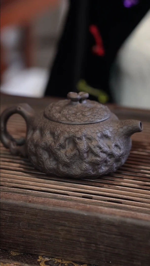 茶壶紫砂供春 黑金砂 260cc