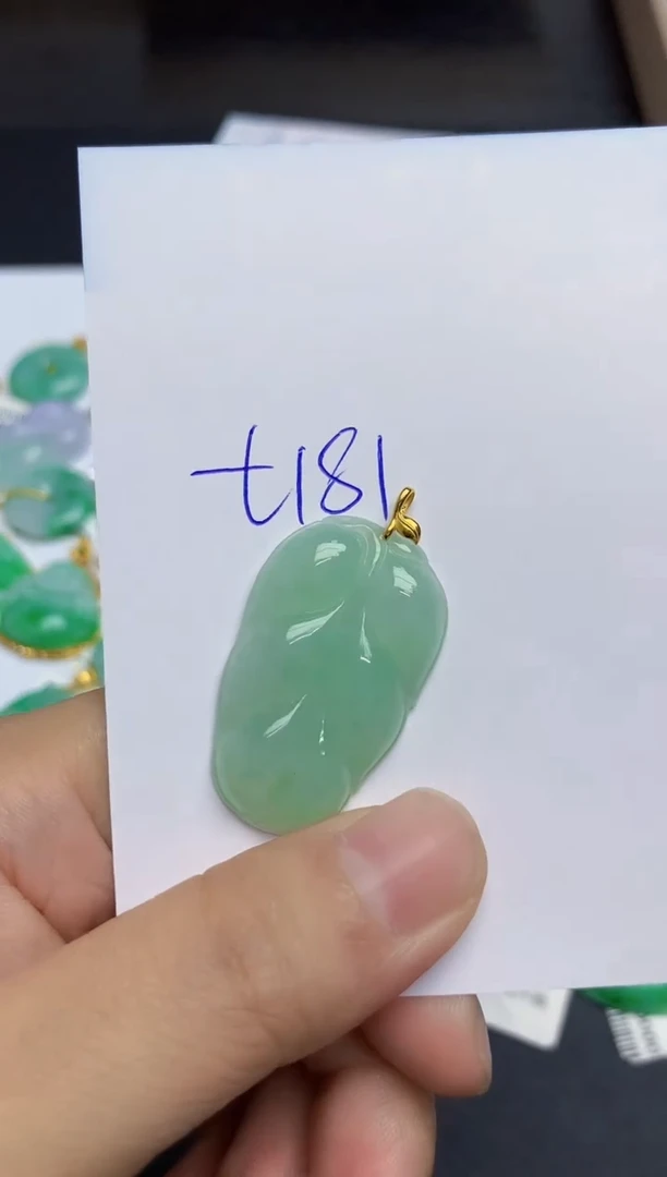 翡翠18K金镶嵌颈饰111111111