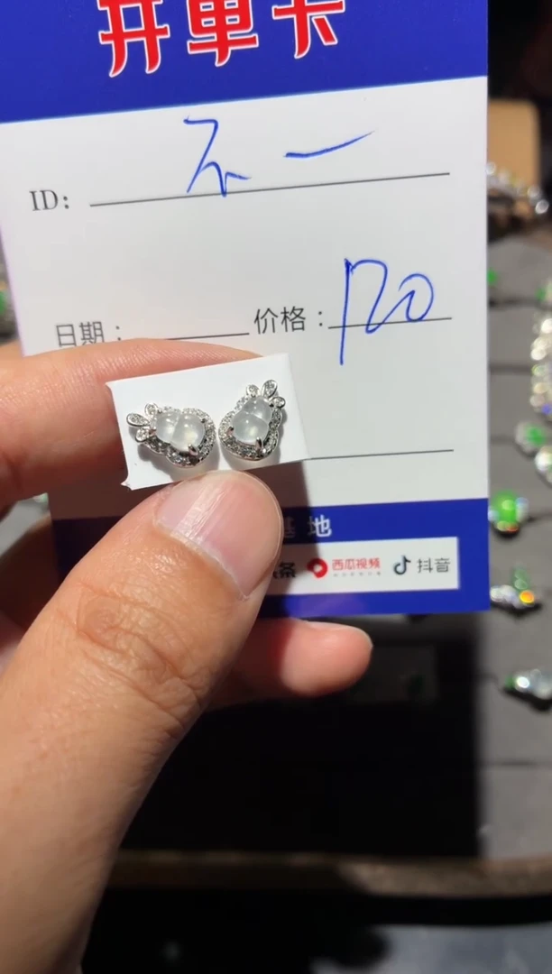 银S925镶嵌翡翠耳饰不****行不吃米饭不行