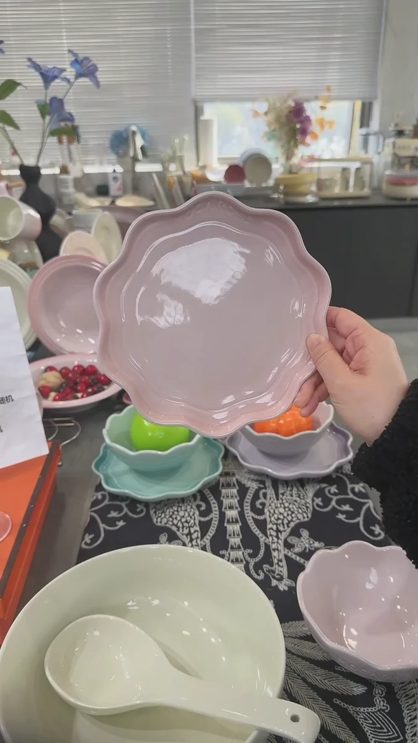 【闪购商品】瓷炻彩花边盘18cm-樱花粉