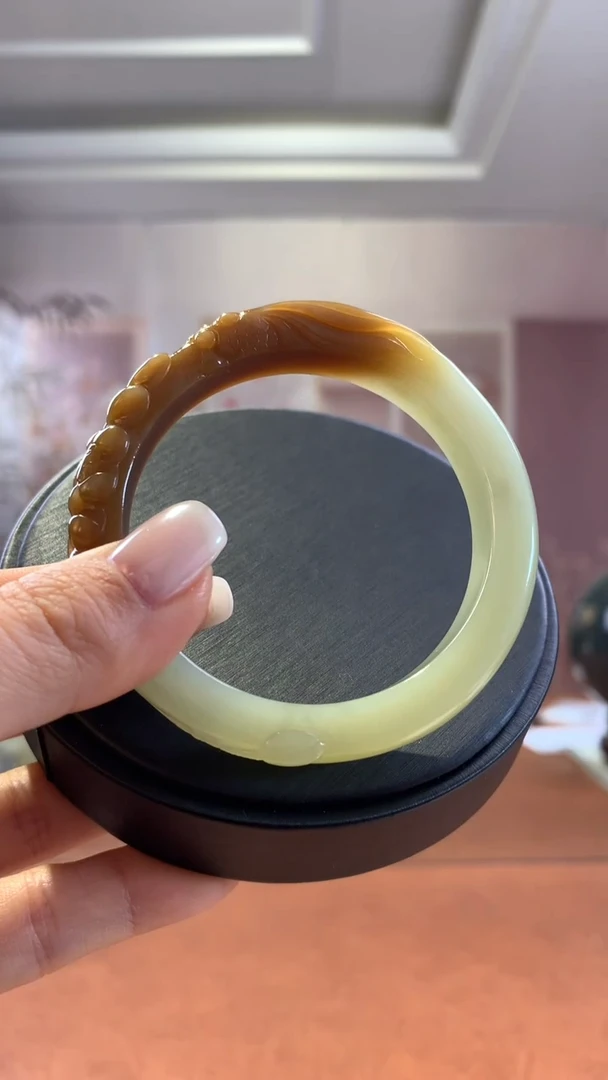 未镶嵌和田玉把件且末糖雕花手镯55圈