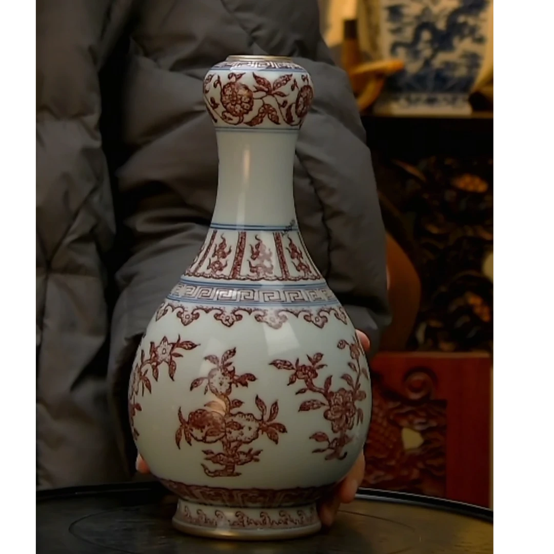 清 乾隆釉里红蒜头瓶