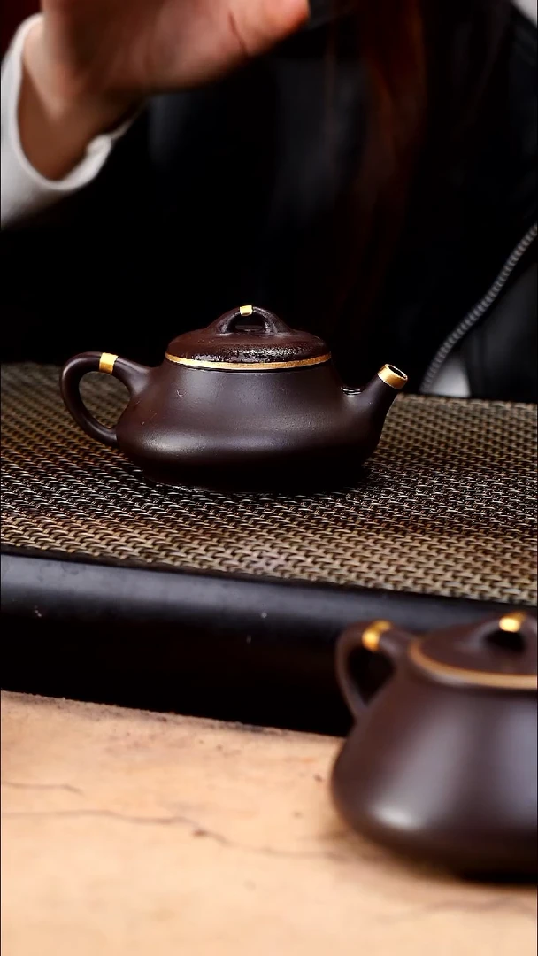 茶壶紫砂四号井茄皮紫泥描金小纳瓢120cc