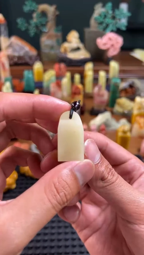 寿山石芙蓉鼻钮1.7*1.6*3.3