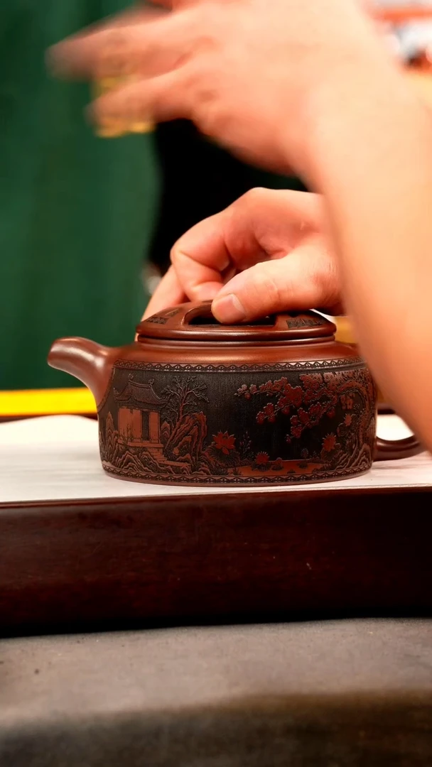 茶壶紫砂石红 牛盖莲子 刻绘
