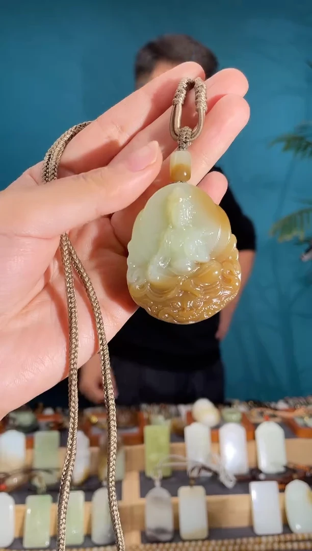 颈饰未镶嵌和田玉1