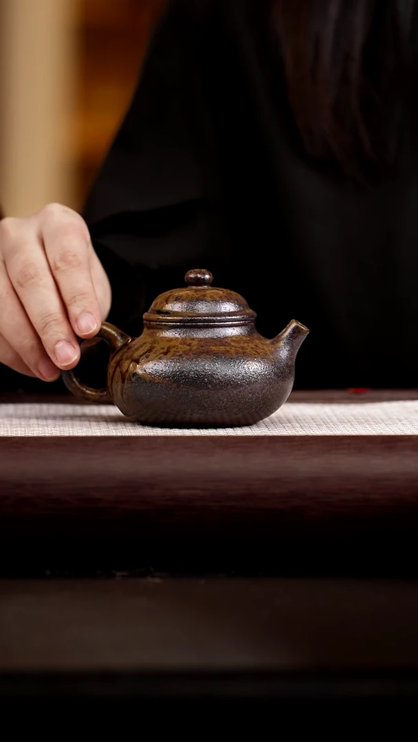 茶壶紫砂贵妃窑39   沉香木 容天