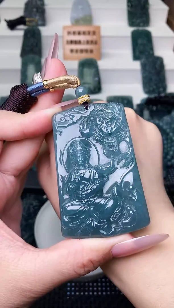 颈饰未镶嵌翡翠