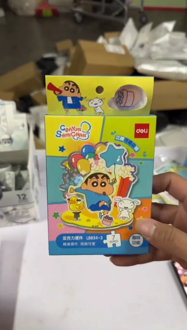 得力LB834蜡笔小新-亚克力摆件(混)(盒)*1个发