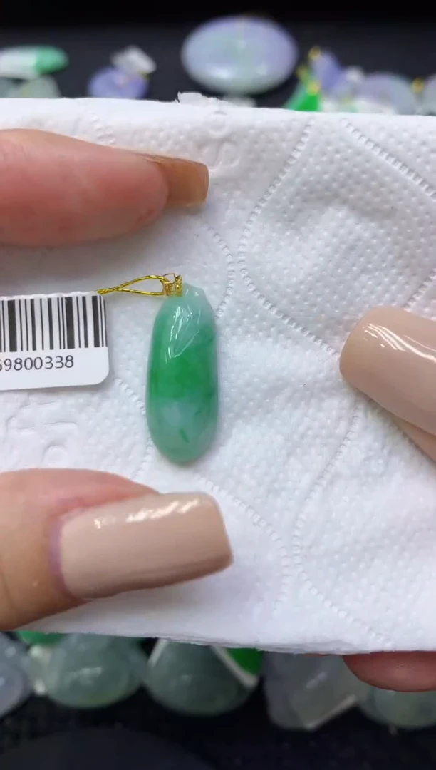 颈饰18K金镶嵌翡翠天然缅甸翡翠A货