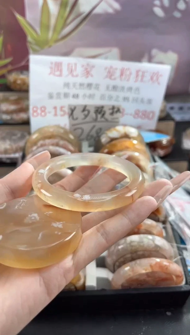 石英质玉手镯未镶嵌54