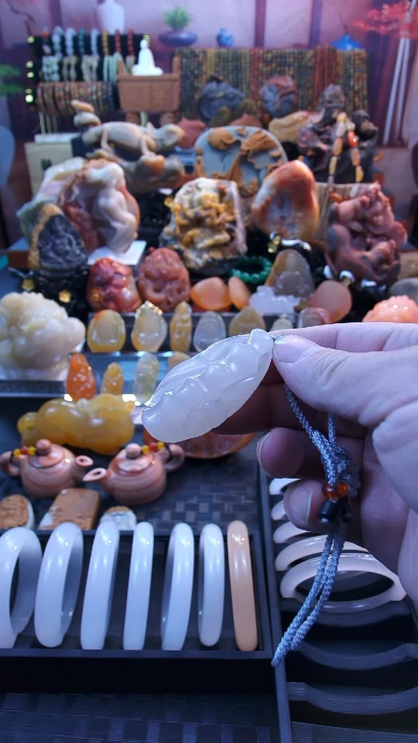 未镶嵌吊坠石英岩玉吊坠