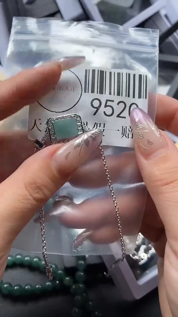 吊坠(不含链)未镶嵌翡翠9520