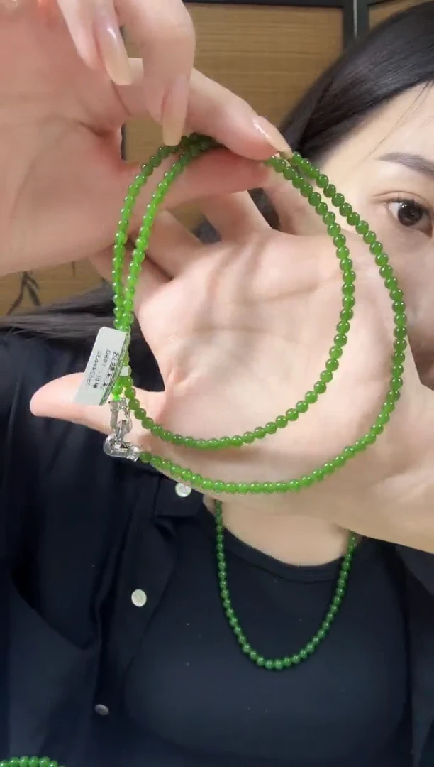 颈饰未镶嵌和田玉（碧玉）4辣阳绿无矿毛衣链