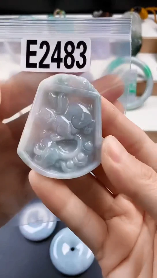 颈饰未镶嵌翡翠天然翡翠吊坠挂饰