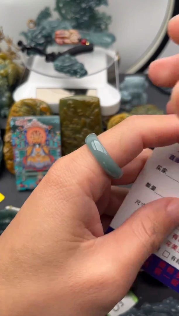 颈饰未镶嵌翡翠戒圈