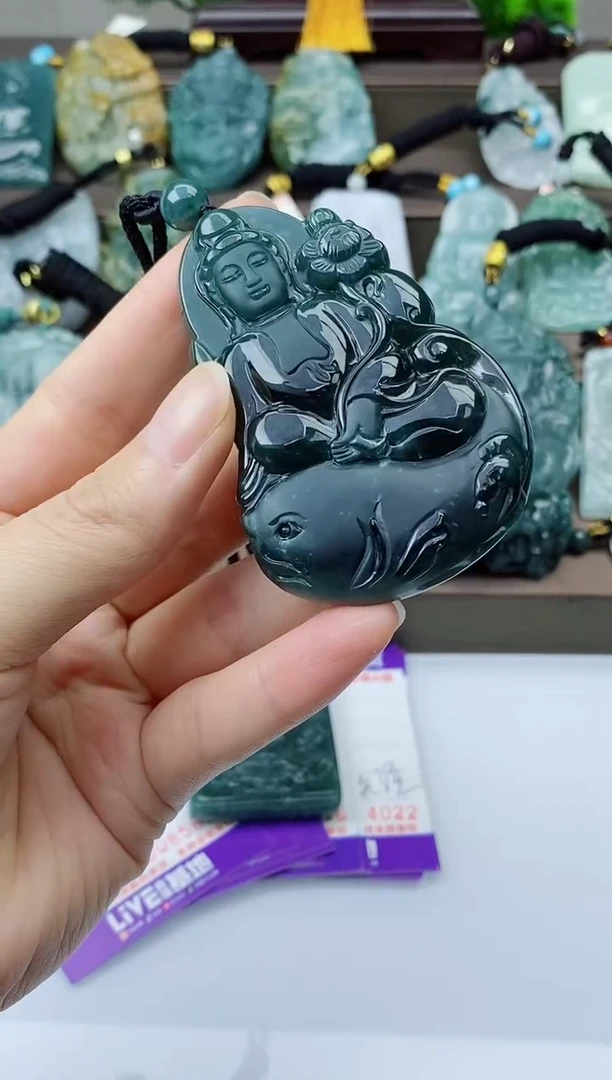 翡翠未镶嵌颈饰