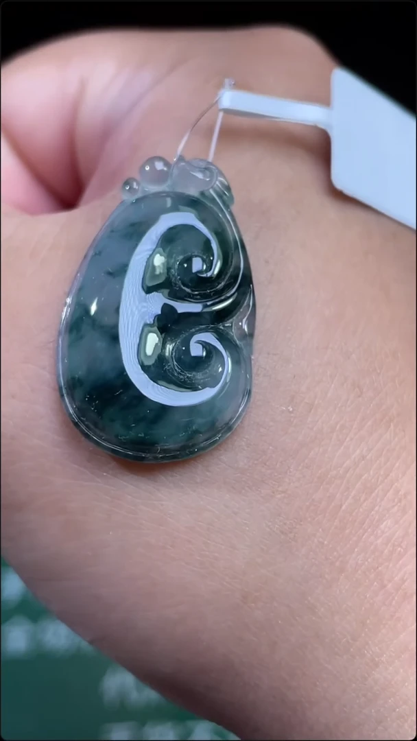 定制翡翠未镶嵌如意